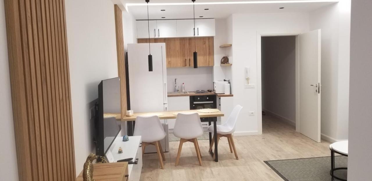 White Apartment Tirana Exterior photo